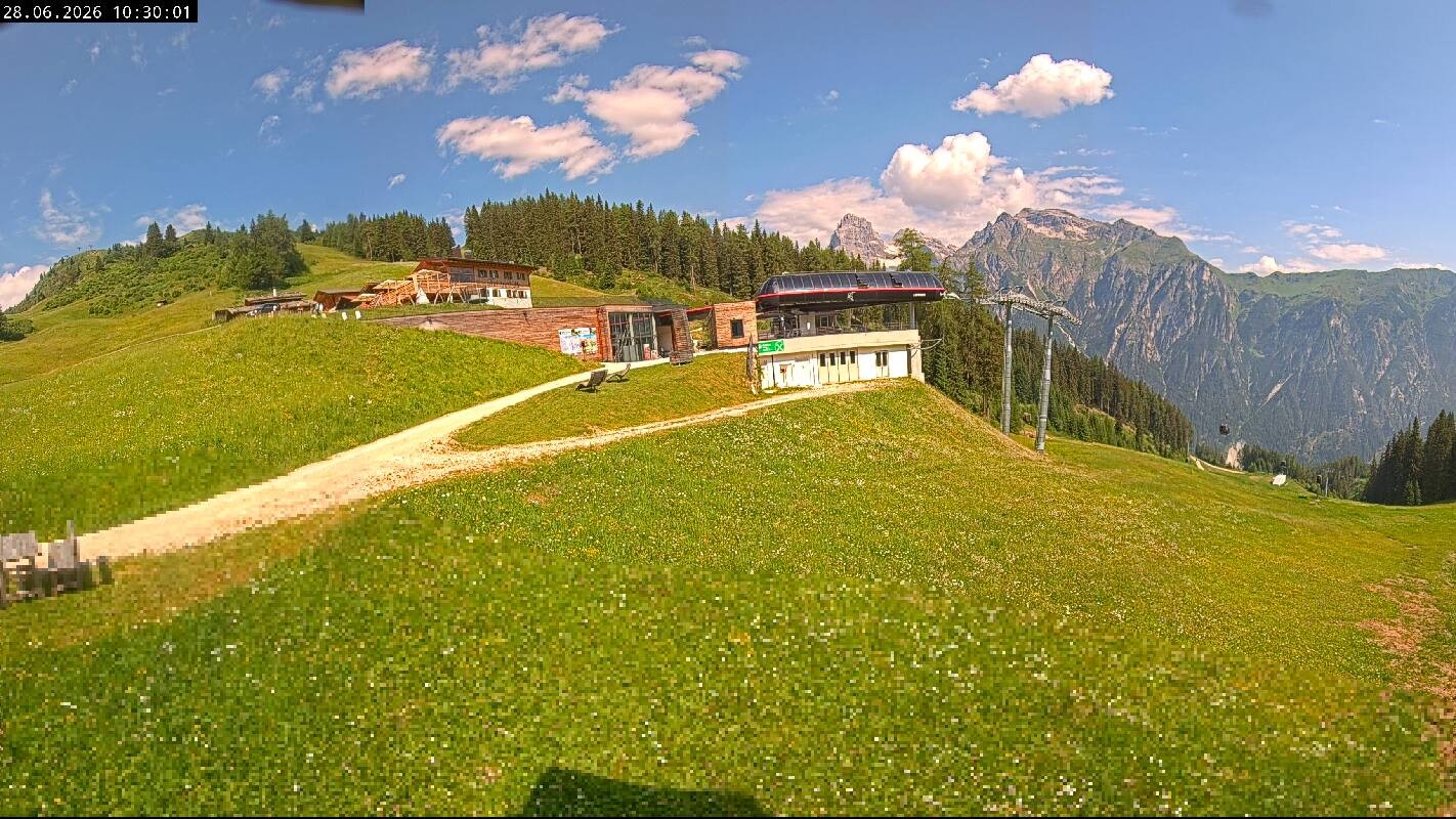 Archiv Foto Webcam Ladurns Gondelbahn Bergstation