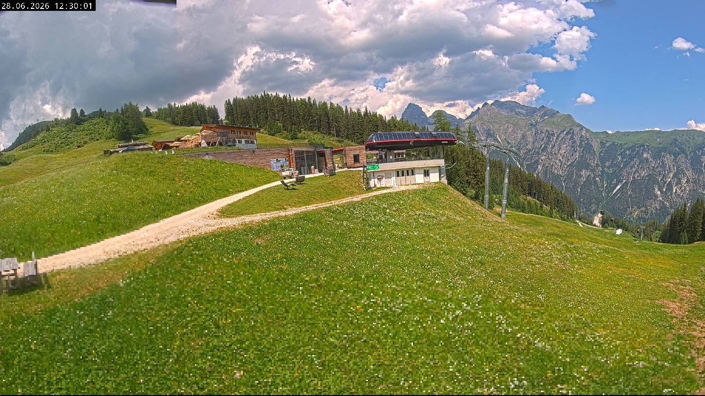 Archiv Foto Webcam Ladurns Gondelbahn Bergstation