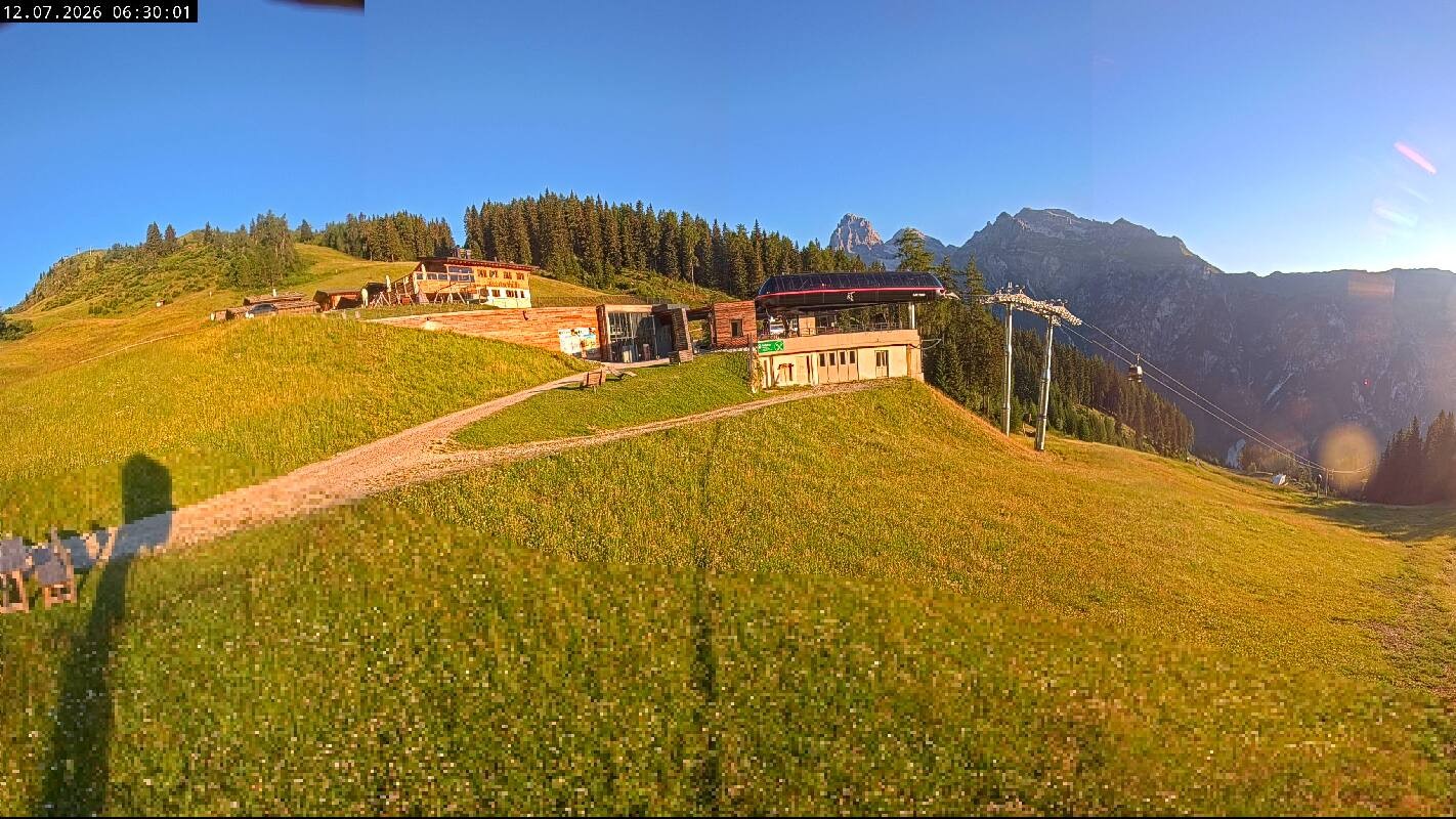 Archiv Foto Webcam Ladurns Gondelbahn Bergstation