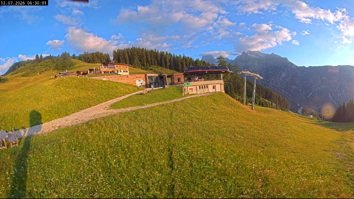 Archiv Foto Webcam Ladurns Gondelbahn Bergstation