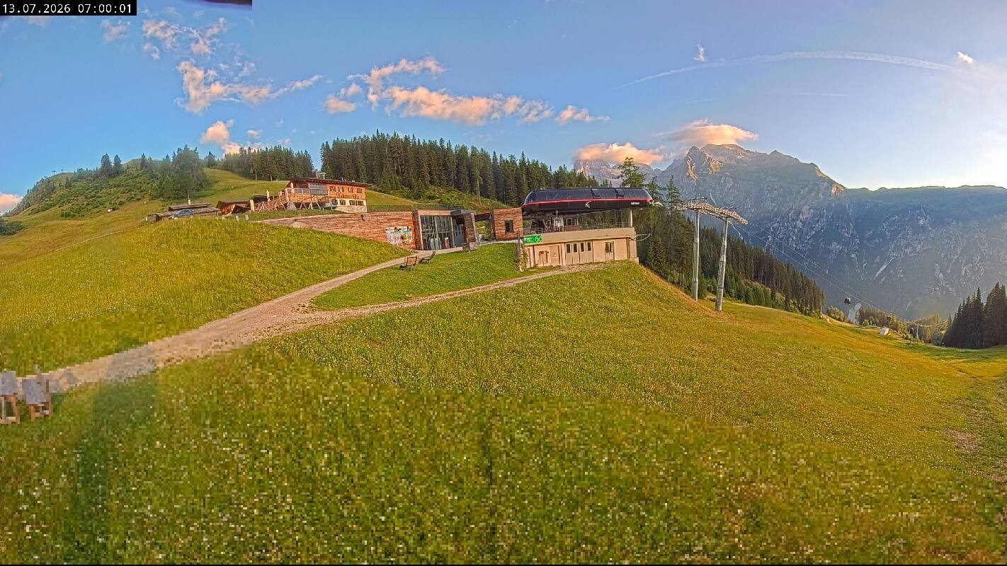 Archiv Foto Webcam Ladurns Gondelbahn Bergstation