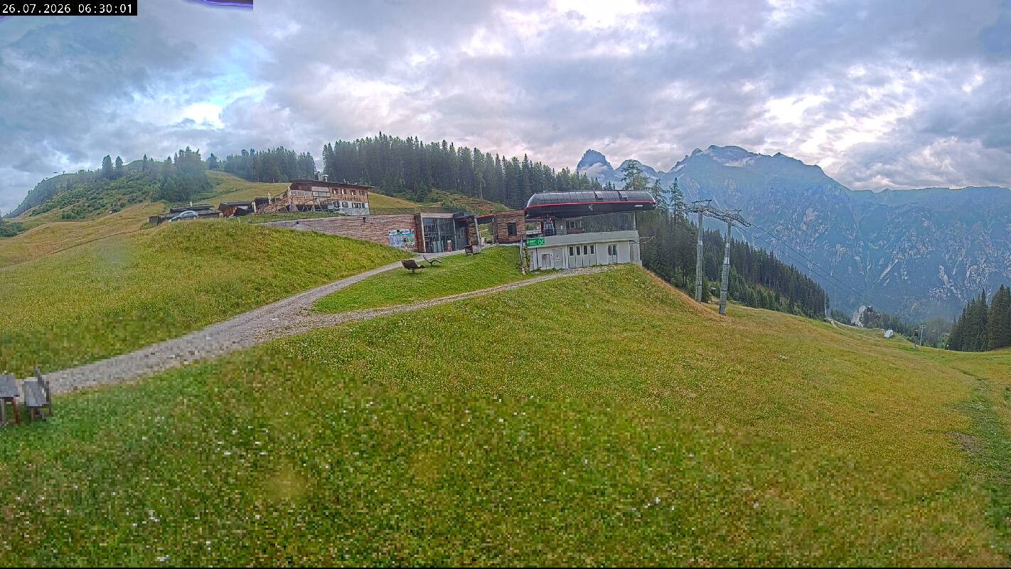 Archiv Foto Webcam Ladurns Gondelbahn Bergstation