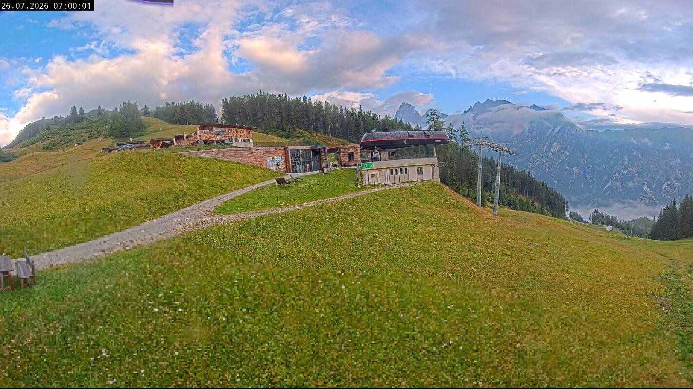 Archiv Foto Webcam Ladurns Gondelbahn Bergstation