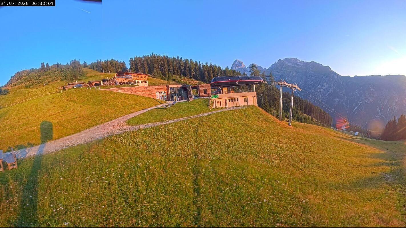 Archiv Foto Webcam Ladurns Gondelbahn Bergstation