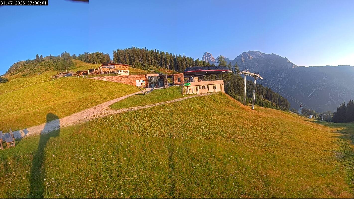 Archiv Foto Webcam Ladurns Gondelbahn Bergstation