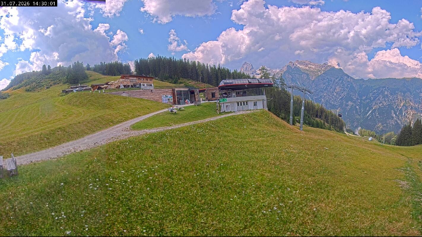 Archiv Foto Webcam Ladurns Gondelbahn Bergstation