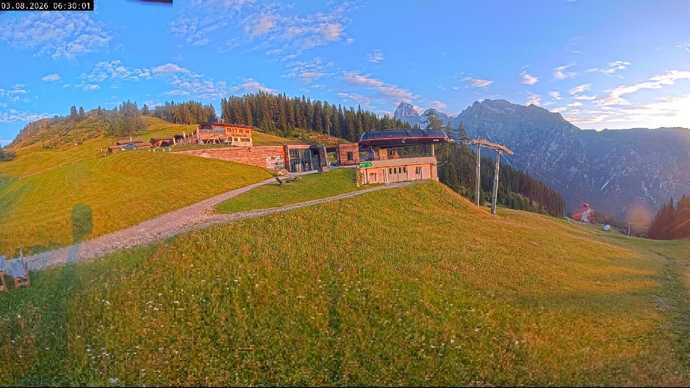 Archiv Foto Webcam Ladurns Gondelbahn Bergstation