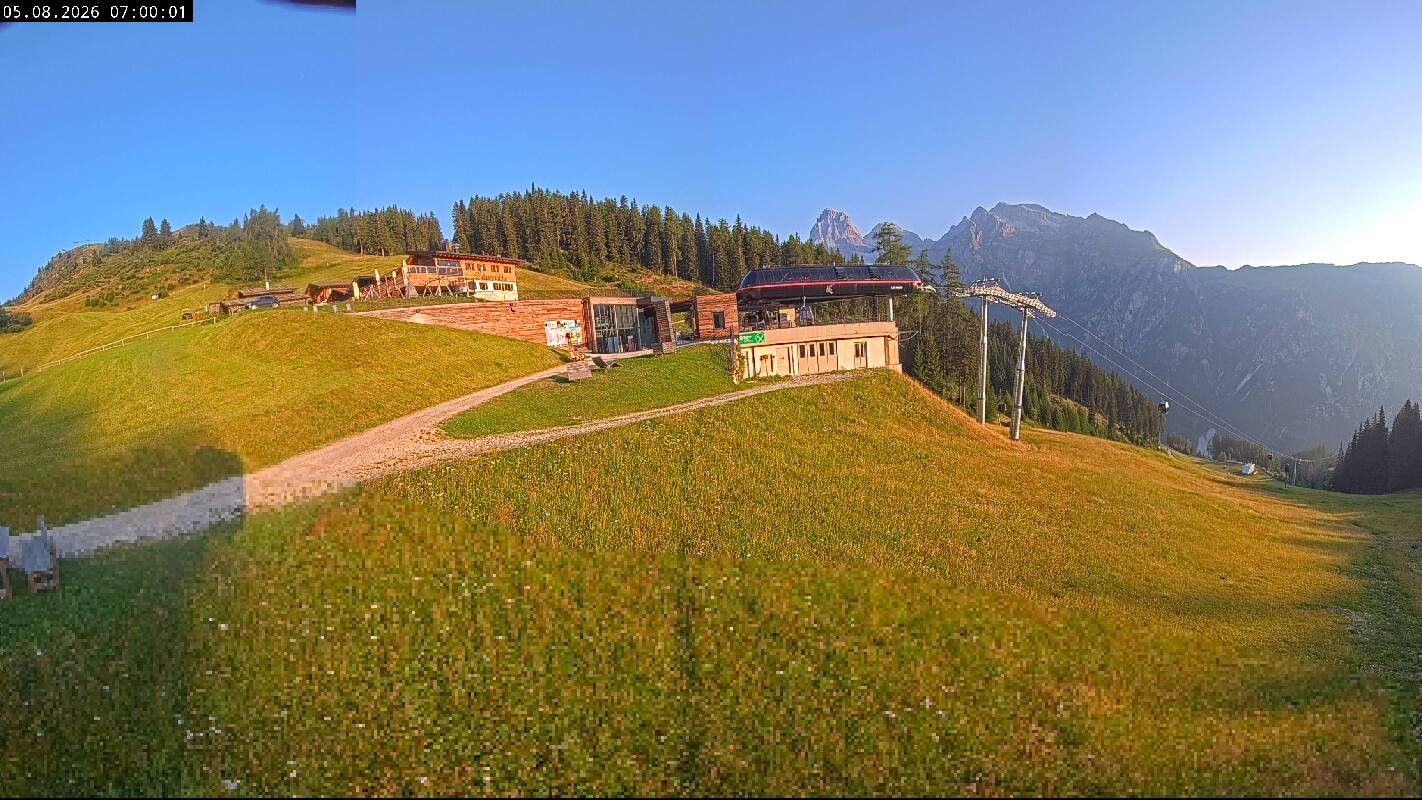 Archiv Foto Webcam Ladurns Gondelbahn Bergstation
