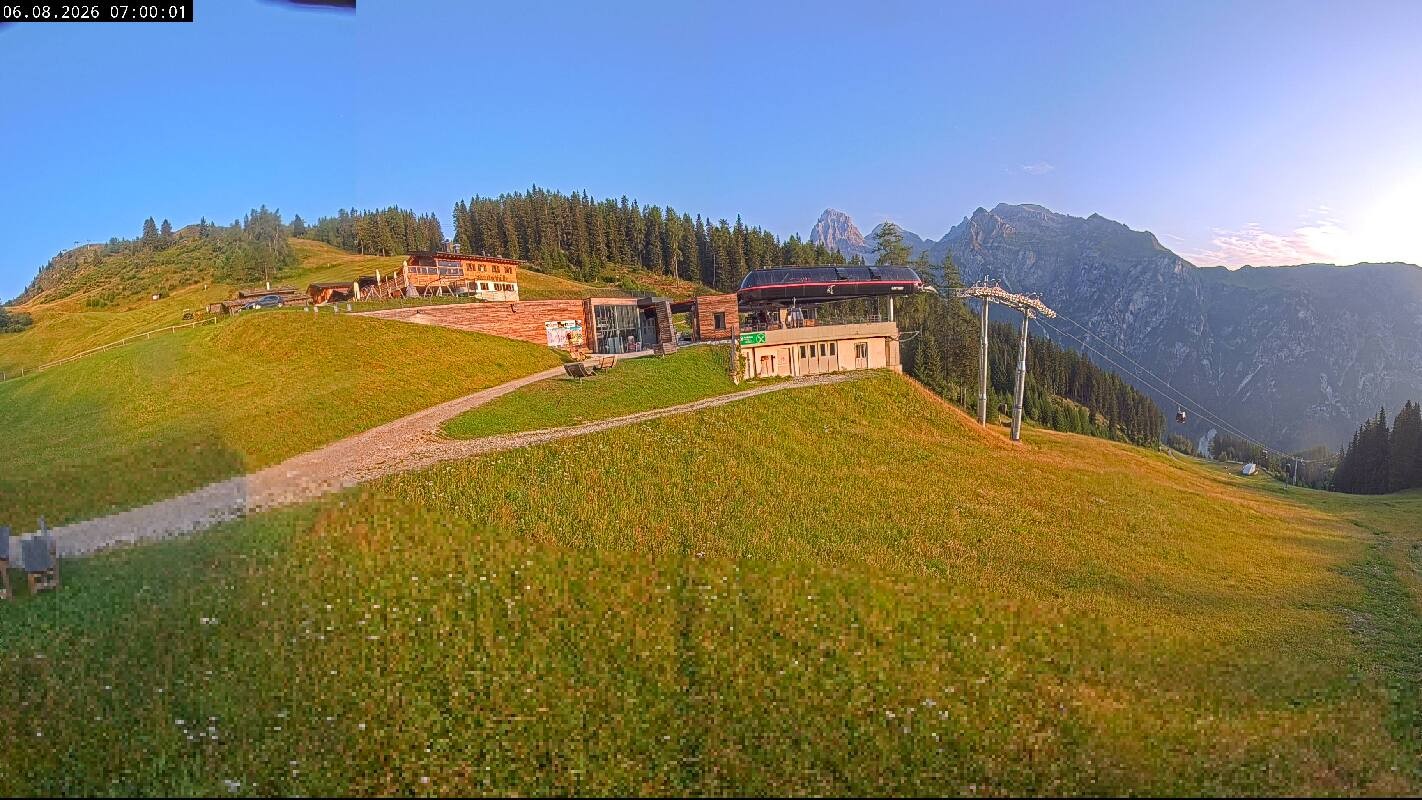 Archiv Foto Webcam Ladurns Gondelbahn Bergstation