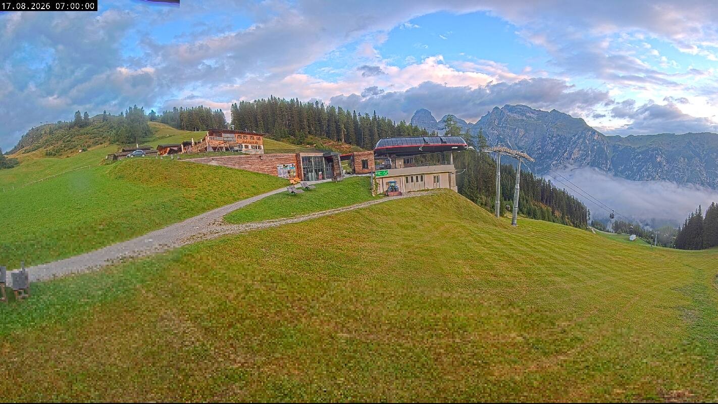Archiv Foto Webcam Ladurns Gondelbahn Bergstation