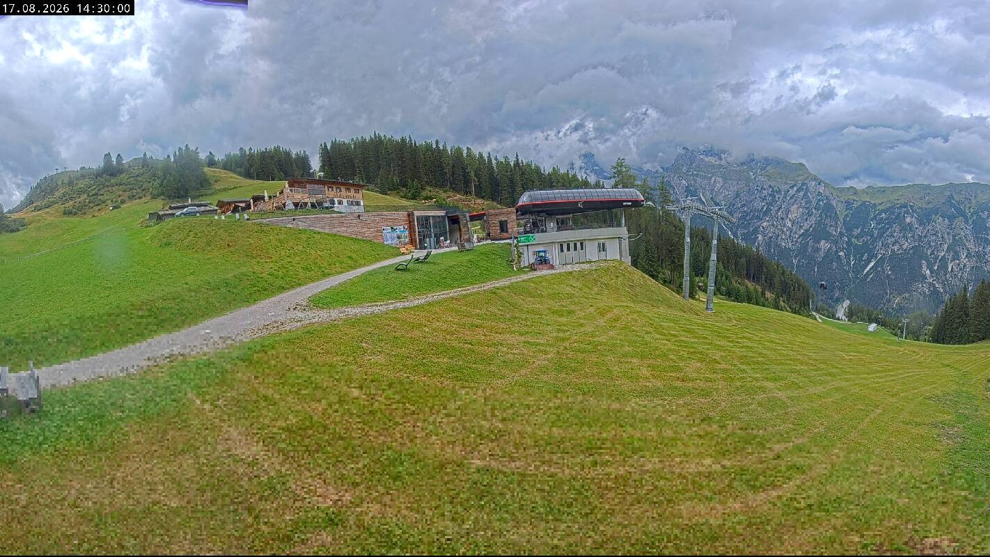 Archiv Foto Webcam Ladurns Gondelbahn Bergstation