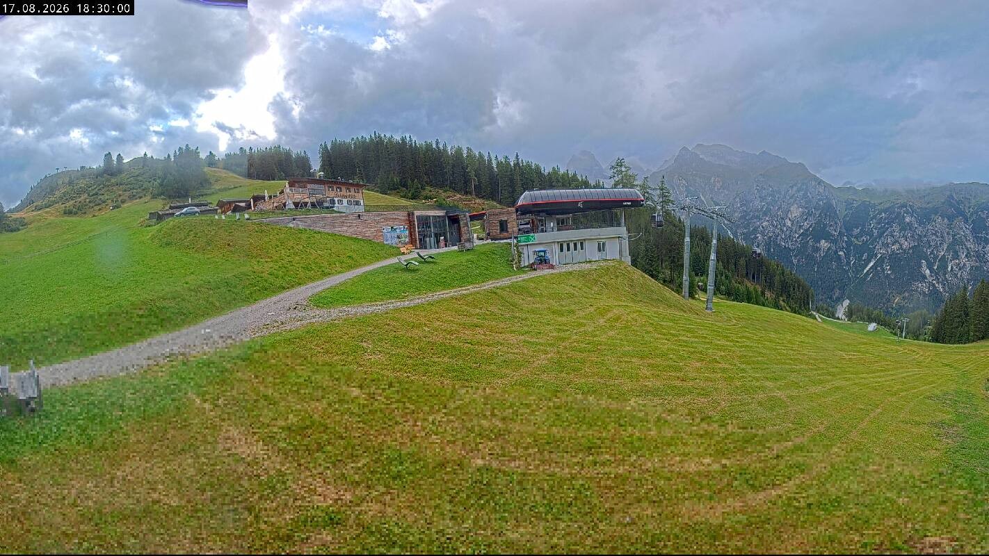 Archiv Foto Webcam Ladurns Gondelbahn Bergstation