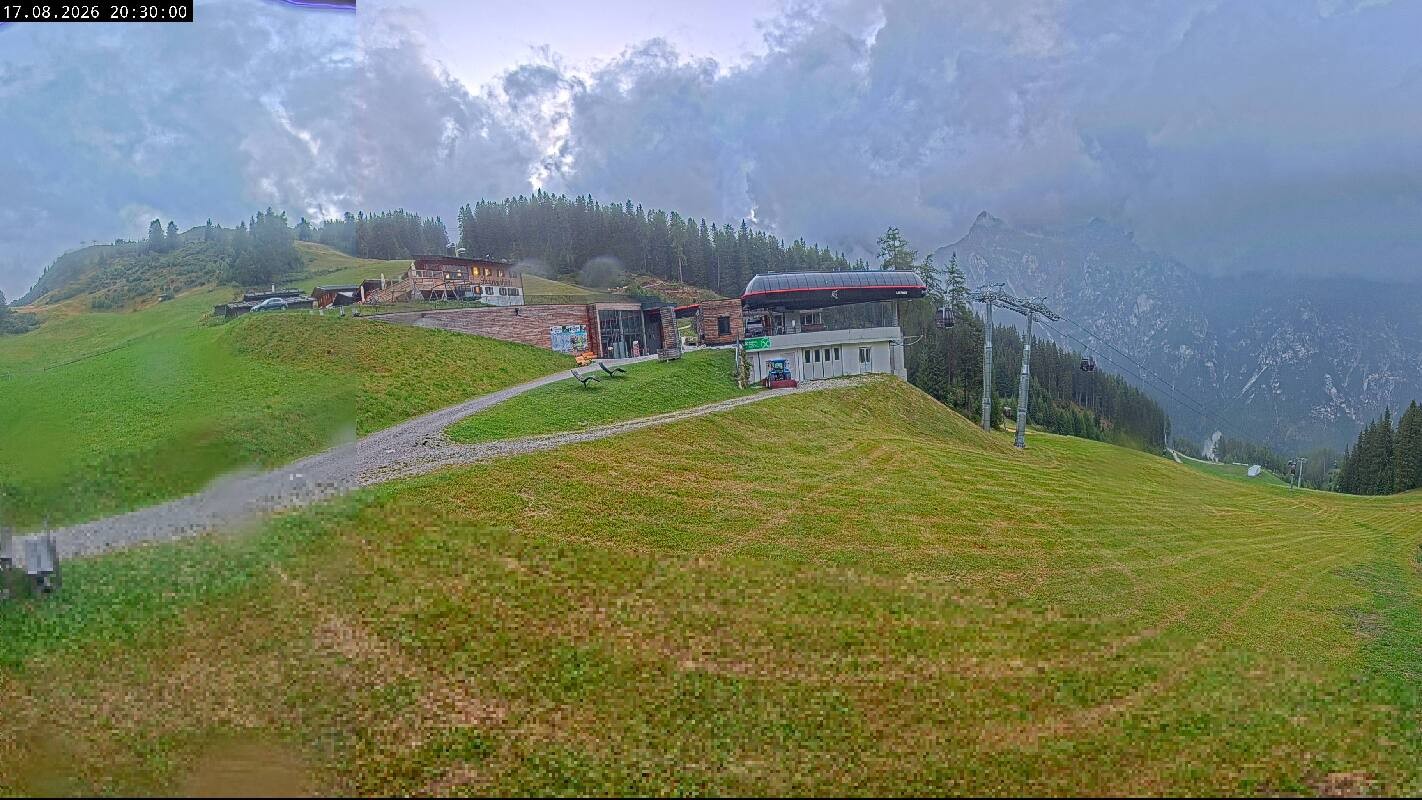Archiv Foto Webcam Ladurns Gondelbahn Bergstation