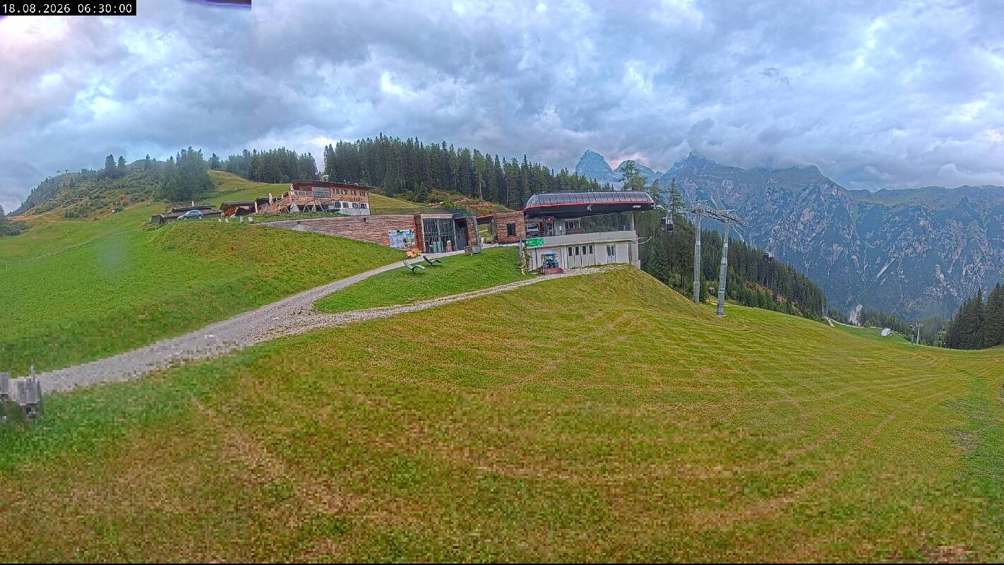 Archiv Foto Webcam Ladurns Gondelbahn Bergstation