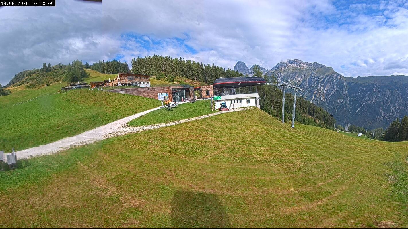 Archiv Foto Webcam Ladurns Gondelbahn Bergstation