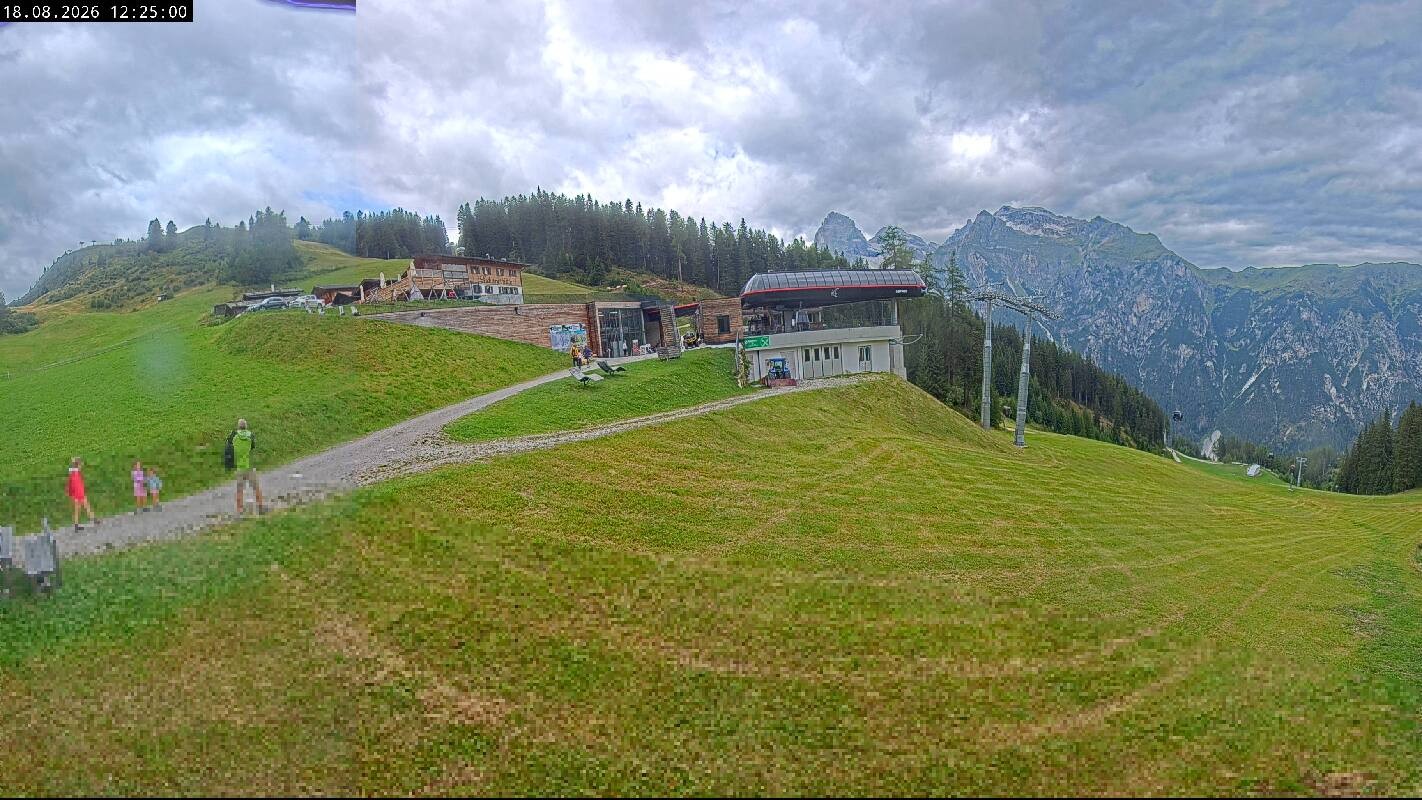 Archiv Foto Webcam Ladurns Gondelbahn Bergstation