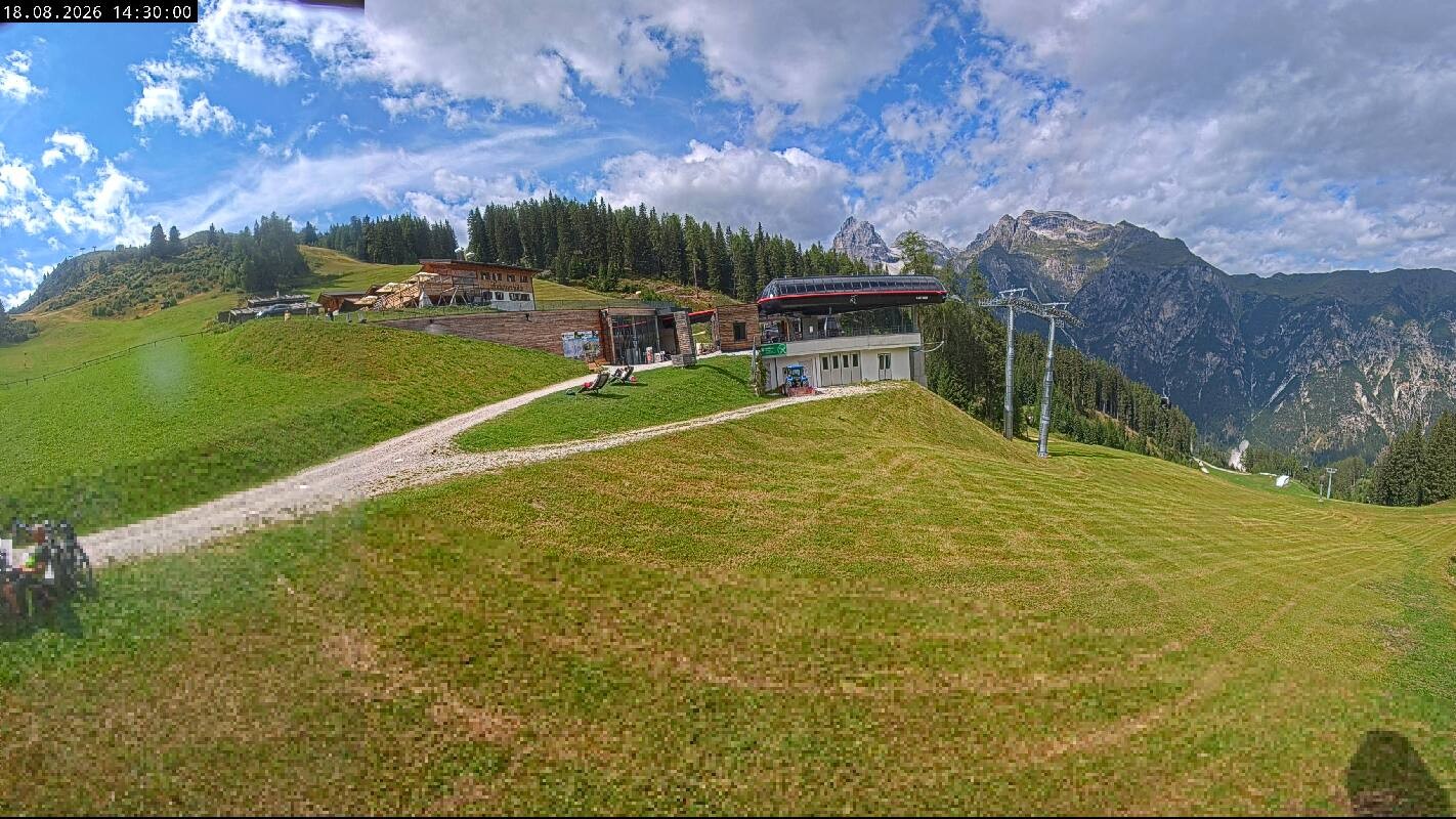 Archiv Foto Webcam Ladurns Gondelbahn Bergstation