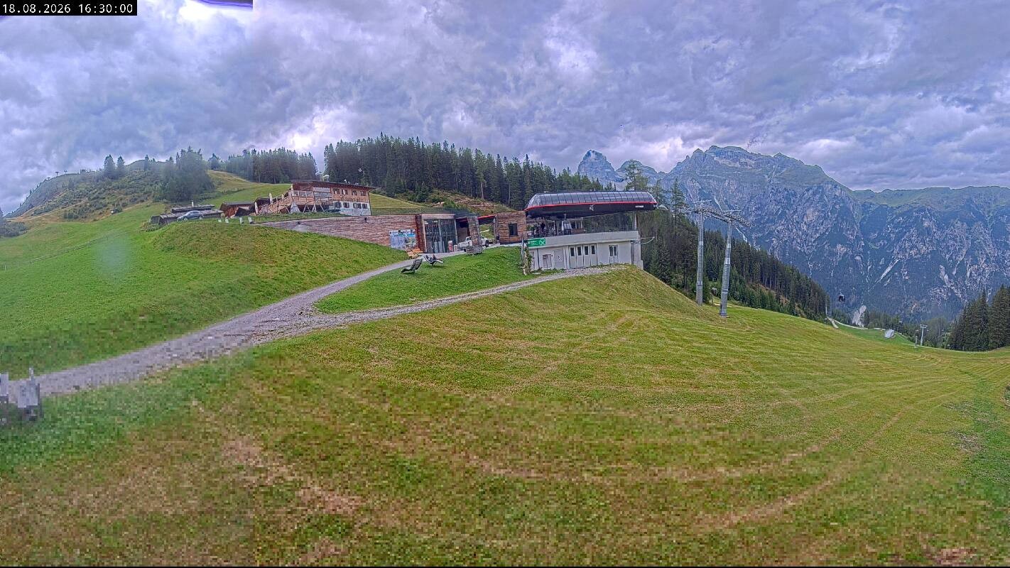 Archiv Foto Webcam Ladurns Gondelbahn Bergstation