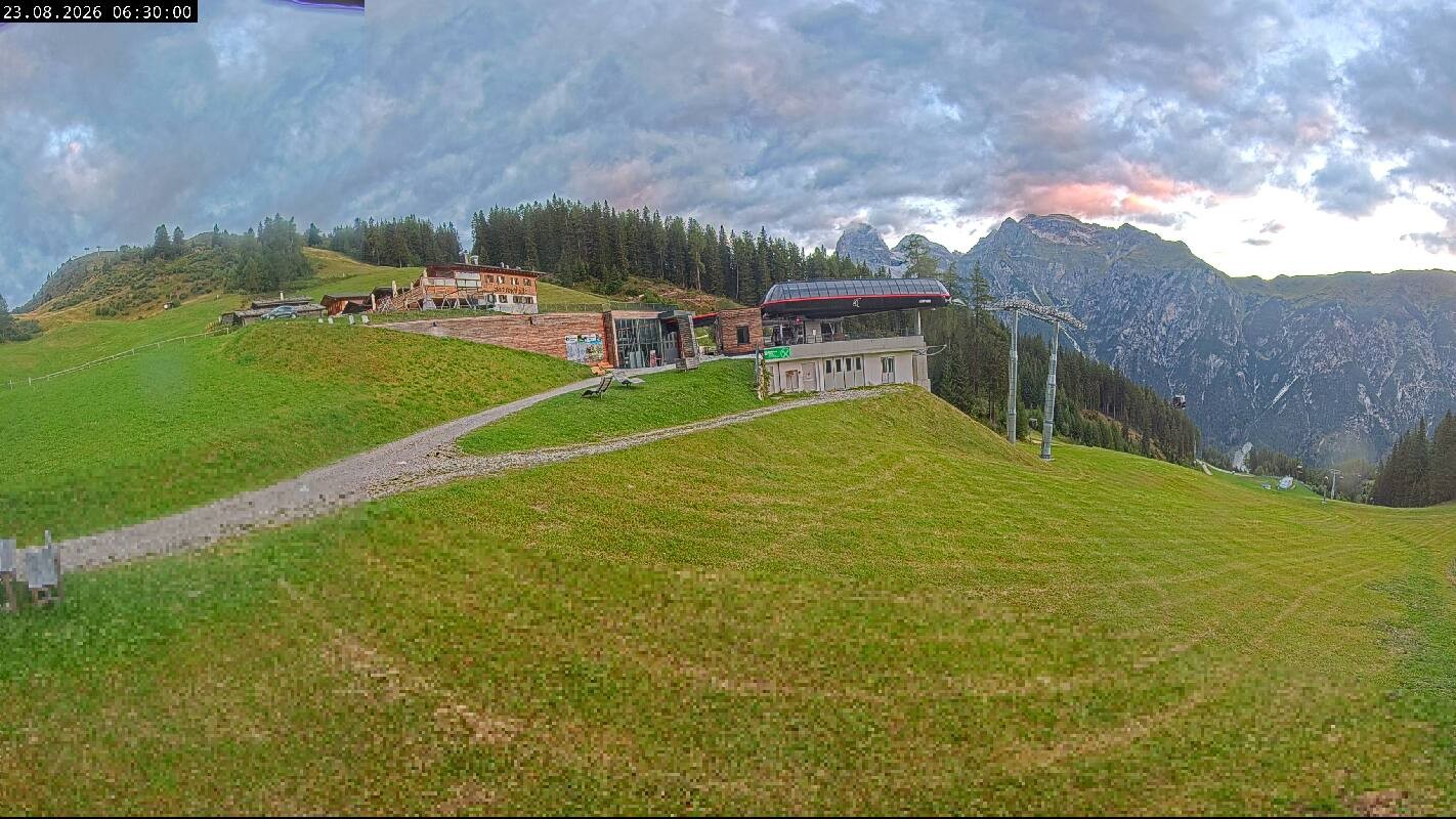 Archiv Foto Webcam Ladurns Gondelbahn Bergstation
