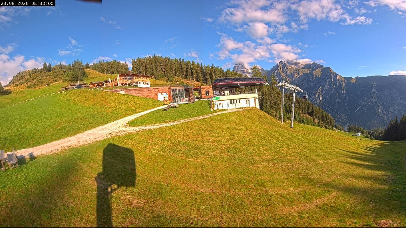 Archiv Foto Webcam Ladurns Gondelbahn Bergstation