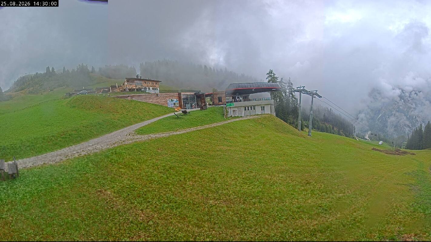 Archiv Foto Webcam Ladurns Gondelbahn Bergstation