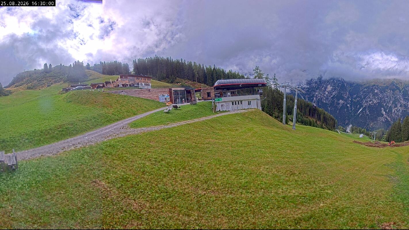 Archiv Foto Webcam Ladurns Gondelbahn Bergstation