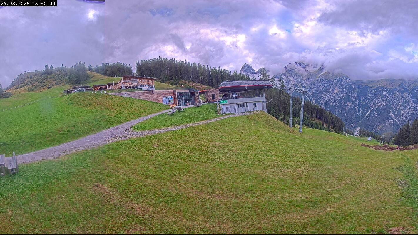 Archiv Foto Webcam Ladurns Gondelbahn Bergstation