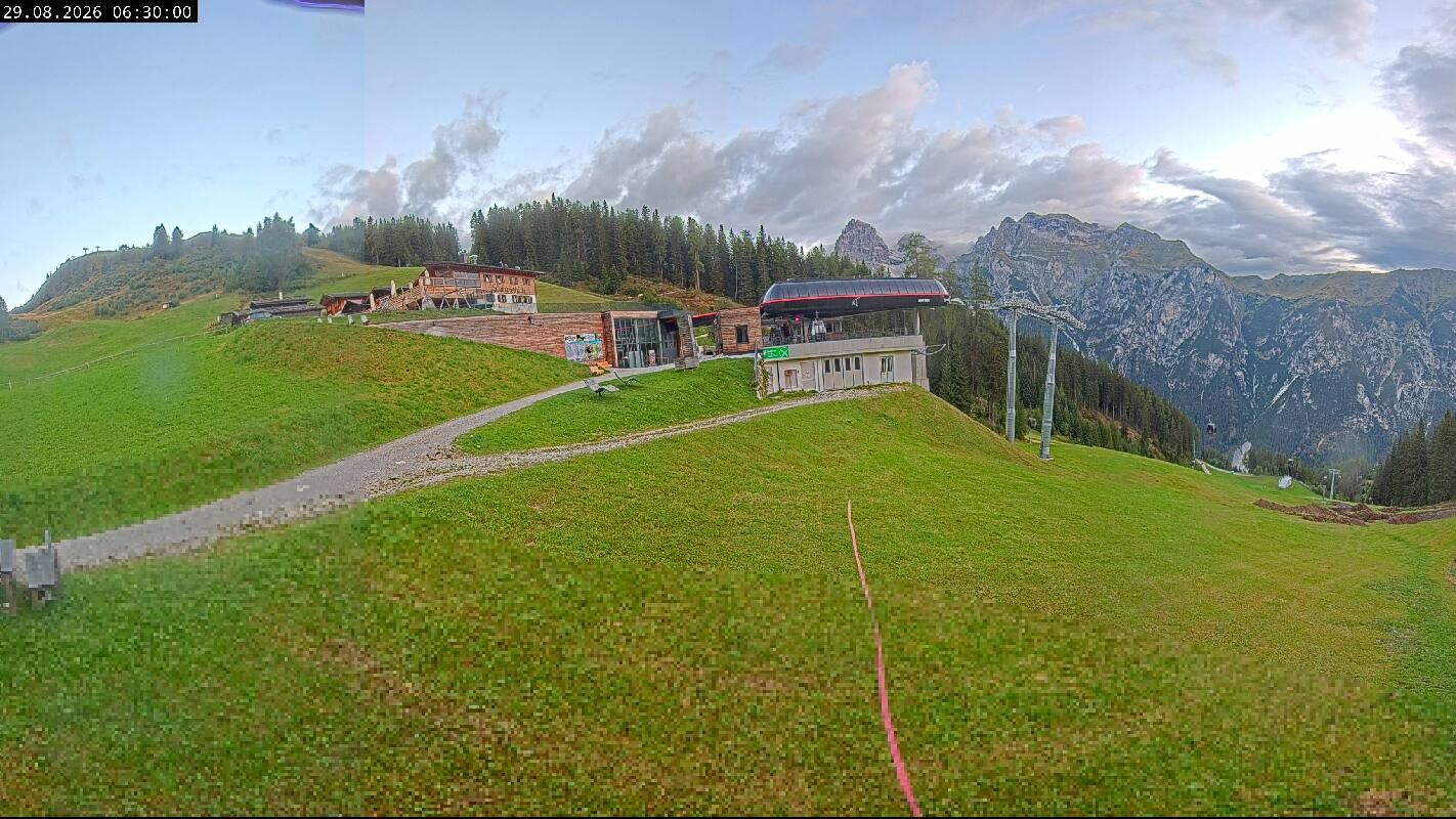 Archiv Foto Webcam Ladurns Gondelbahn Bergstation