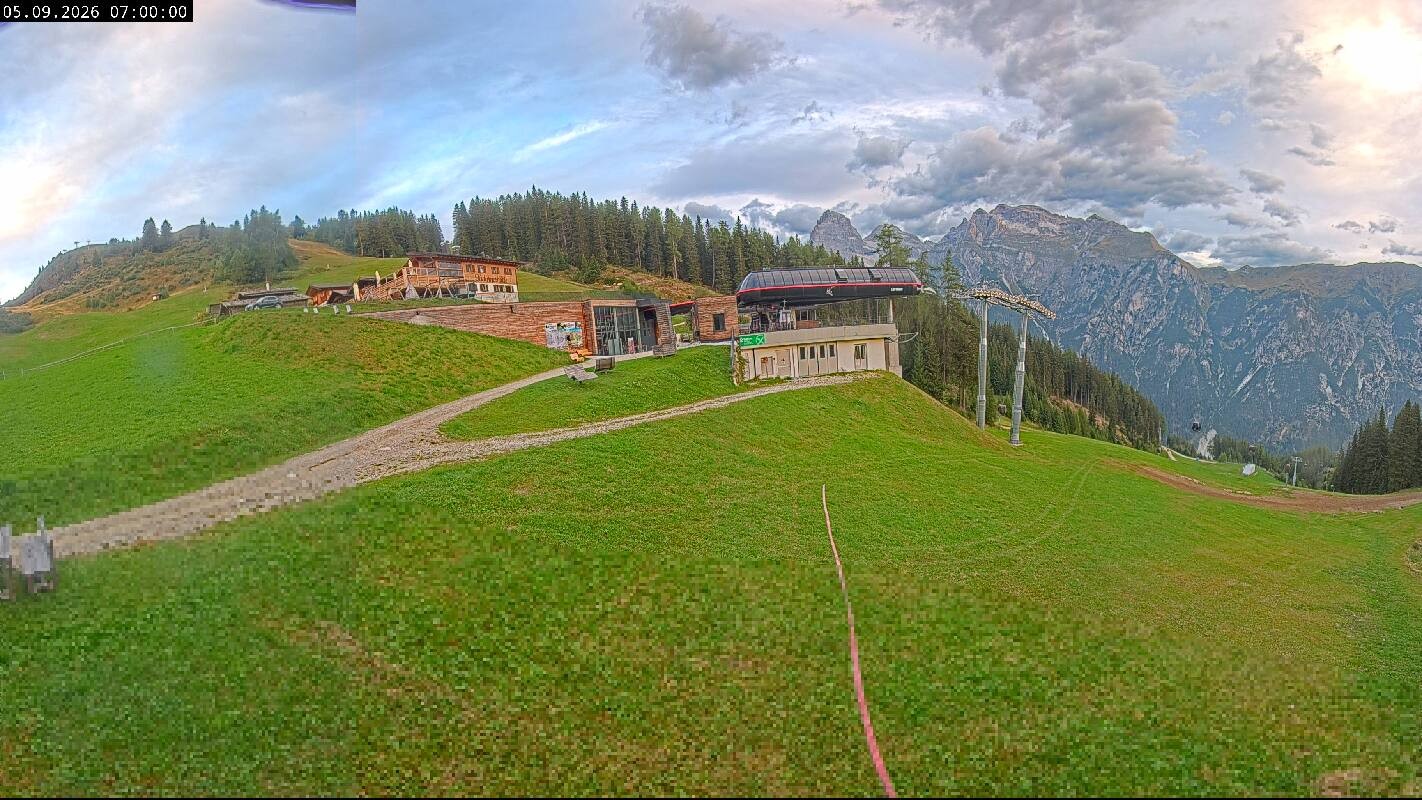 Archiv Foto Webcam Ladurns Gondelbahn Bergstation