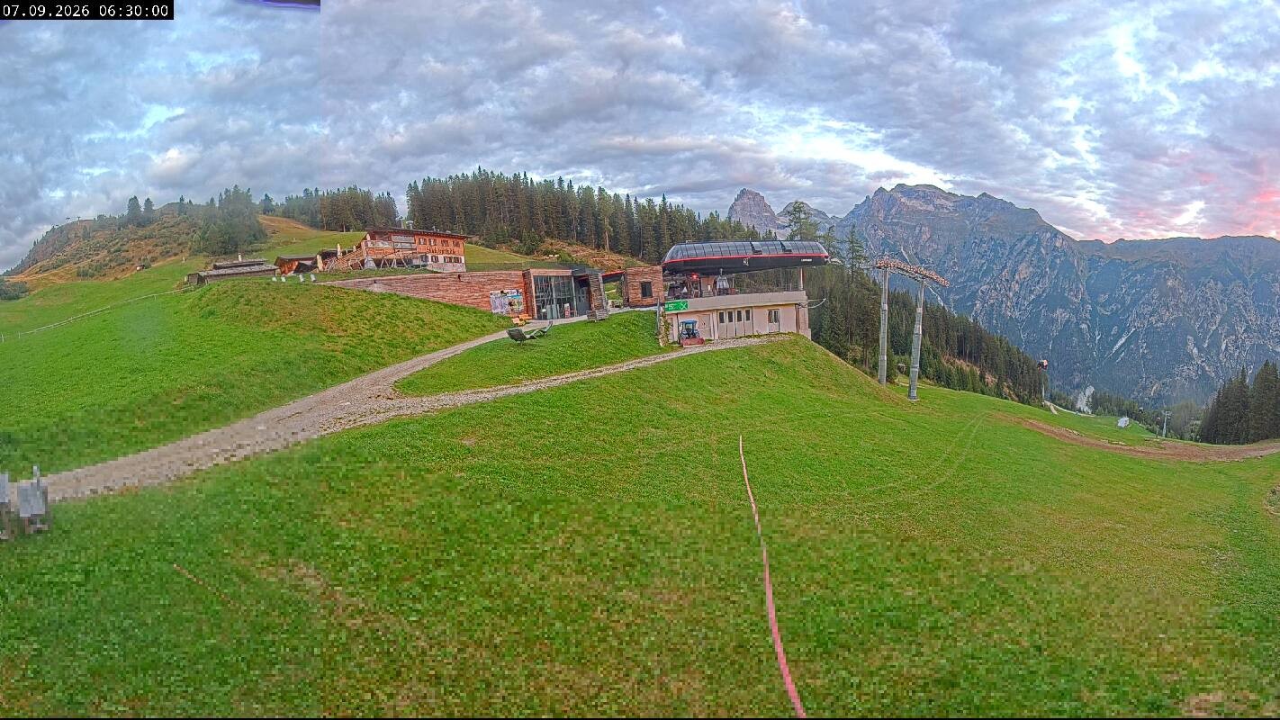 Archiv Foto Webcam Ladurns Gondelbahn Bergstation