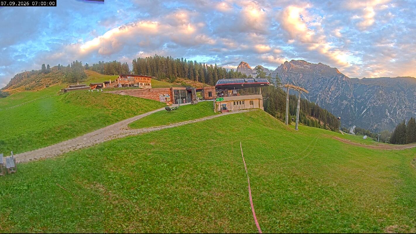 Archiv Foto Webcam Ladurns Gondelbahn Bergstation