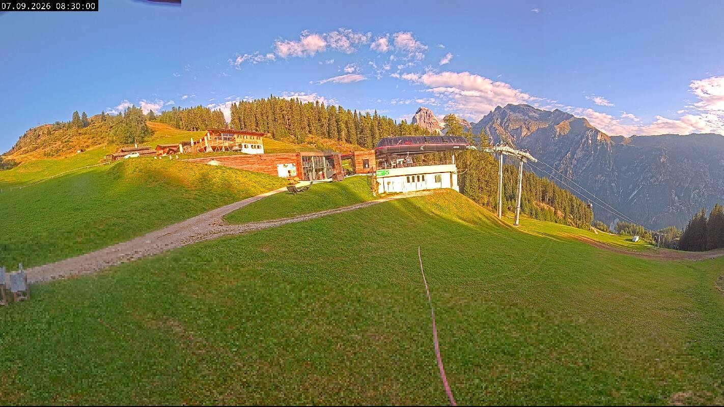 Archiv Foto Webcam Ladurns Gondelbahn Bergstation