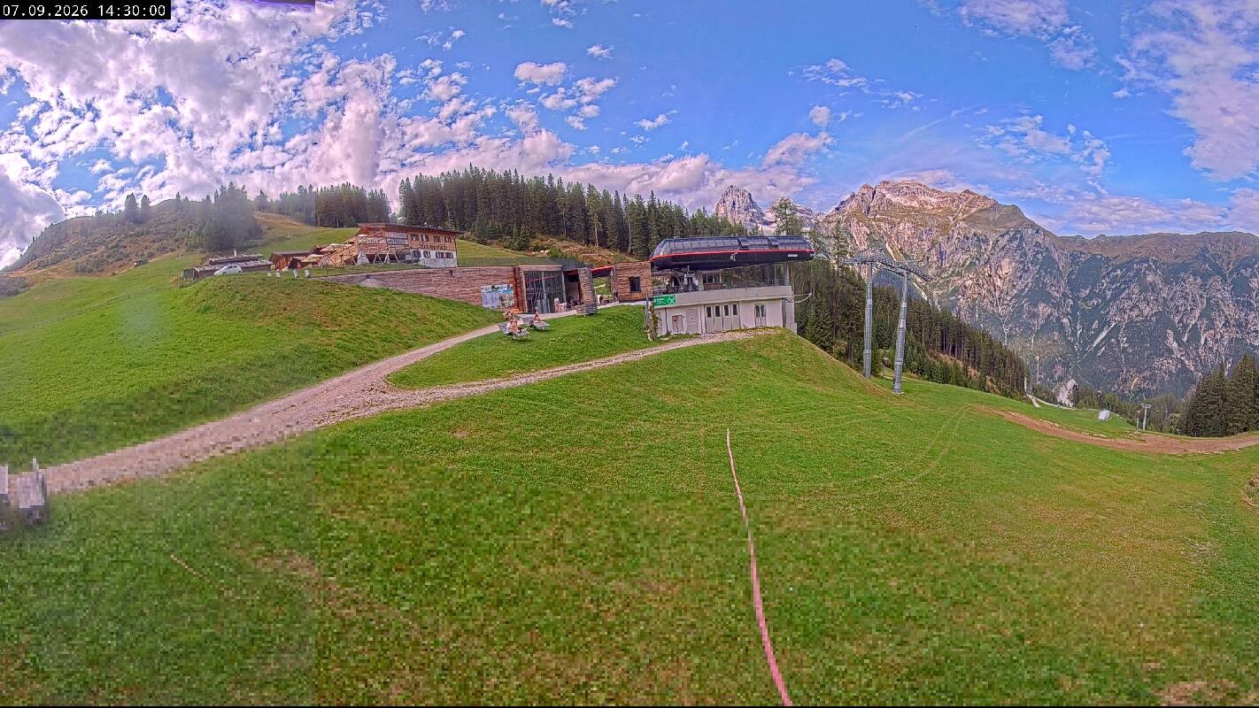 Archiv Foto Webcam Ladurns Gondelbahn Bergstation