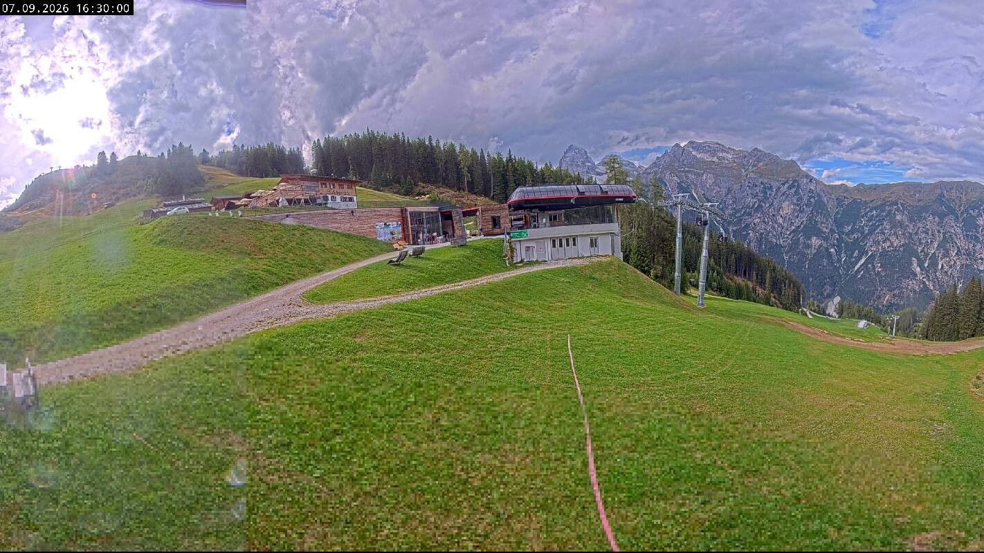 Archiv Foto Webcam Ladurns Gondelbahn Bergstation
