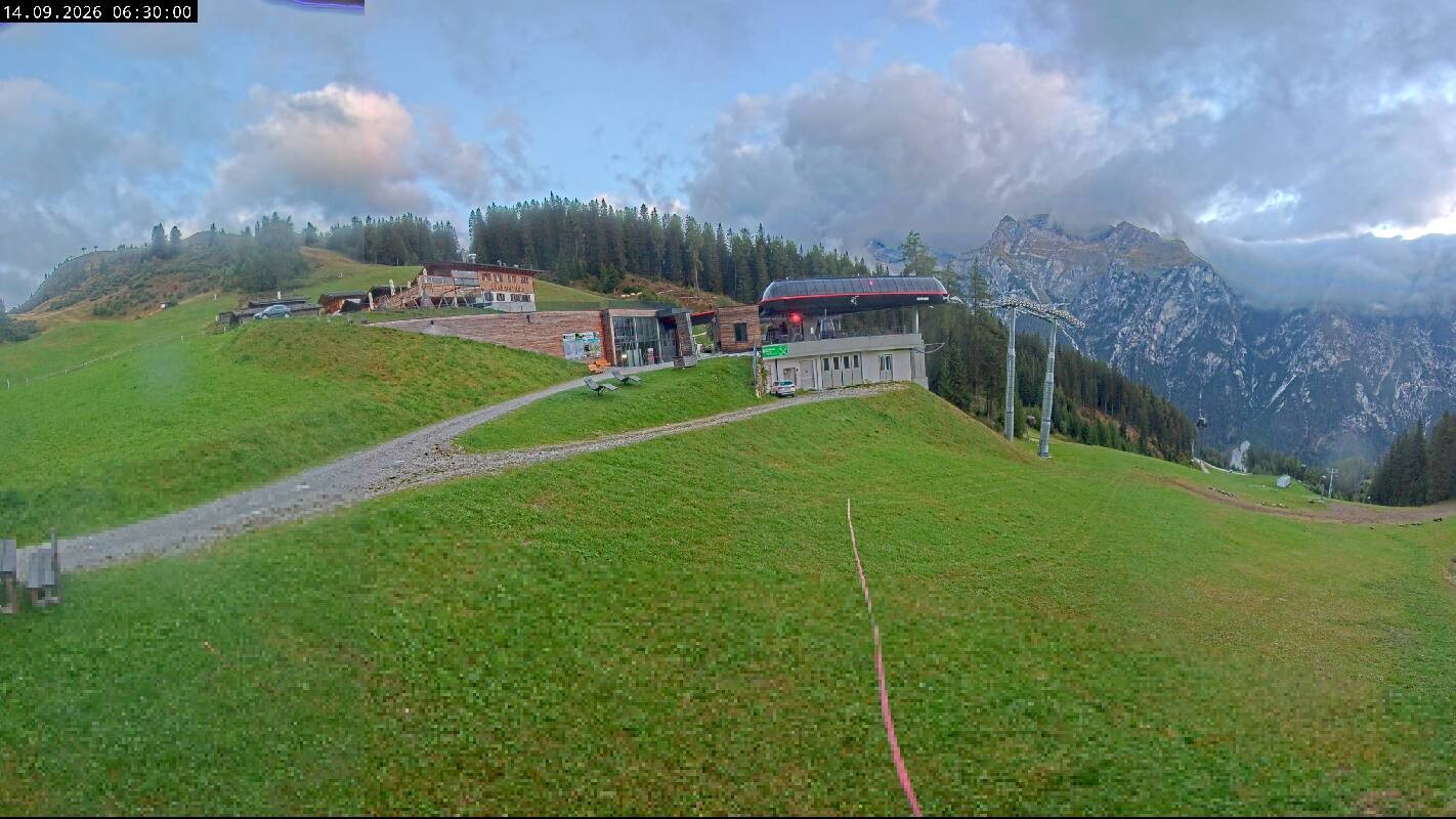 Archiv Foto Webcam Ladurns Gondelbahn Bergstation