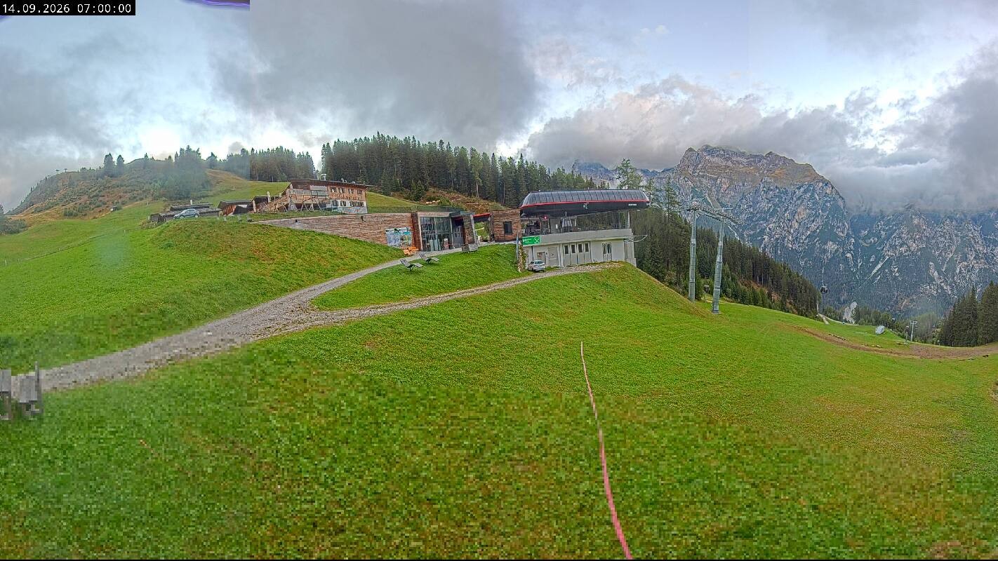 Archiv Foto Webcam Ladurns Gondelbahn Bergstation
