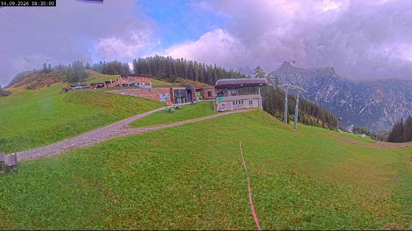 Archiv Foto Webcam Ladurns Gondelbahn Bergstation