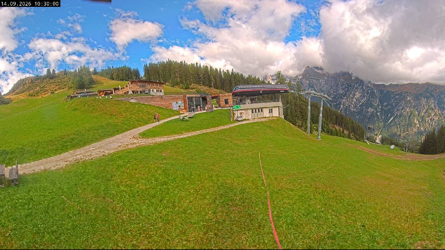 Archiv Foto Webcam Ladurns Gondelbahn Bergstation