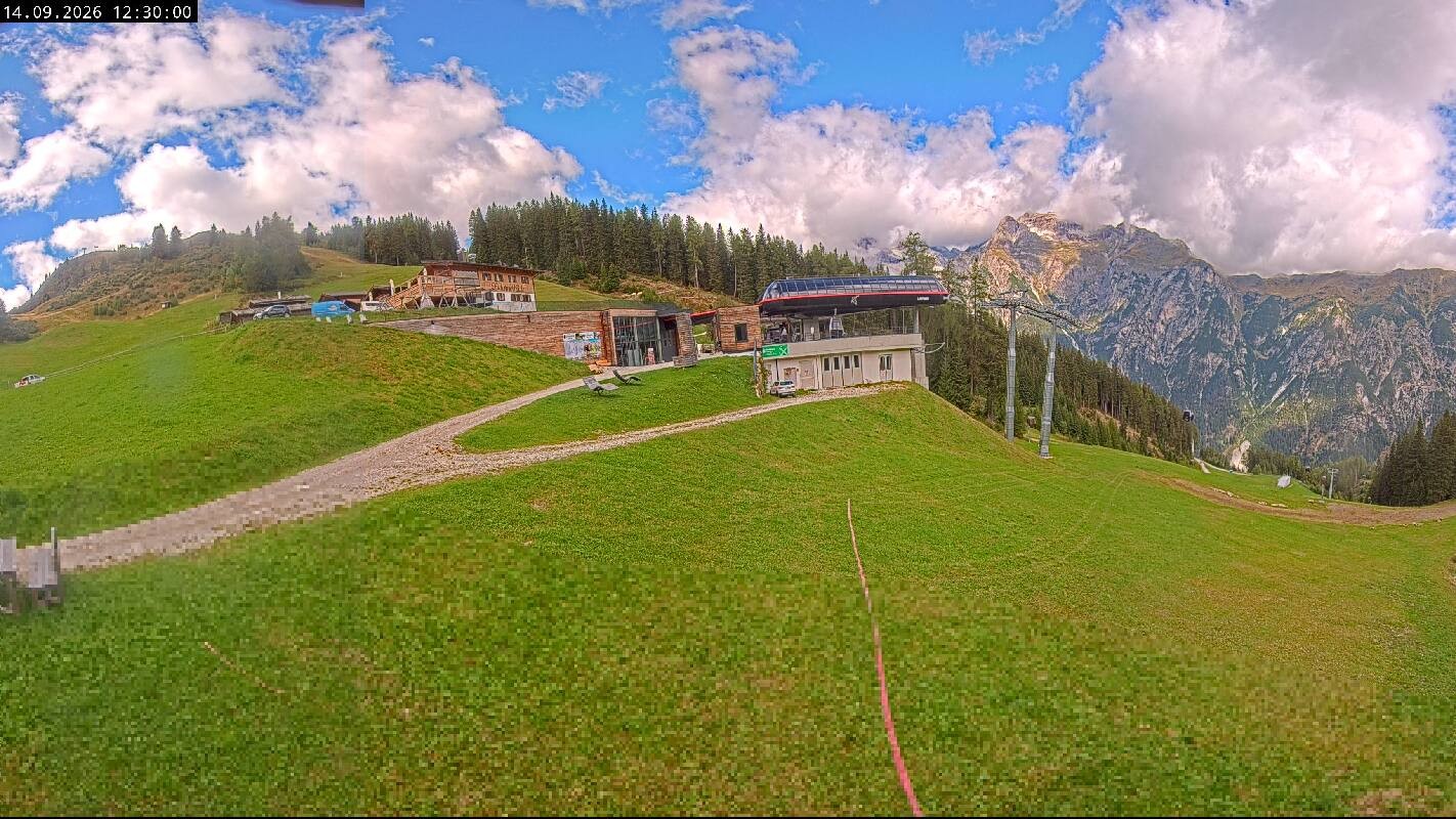 Archiv Foto Webcam Ladurns Gondelbahn Bergstation