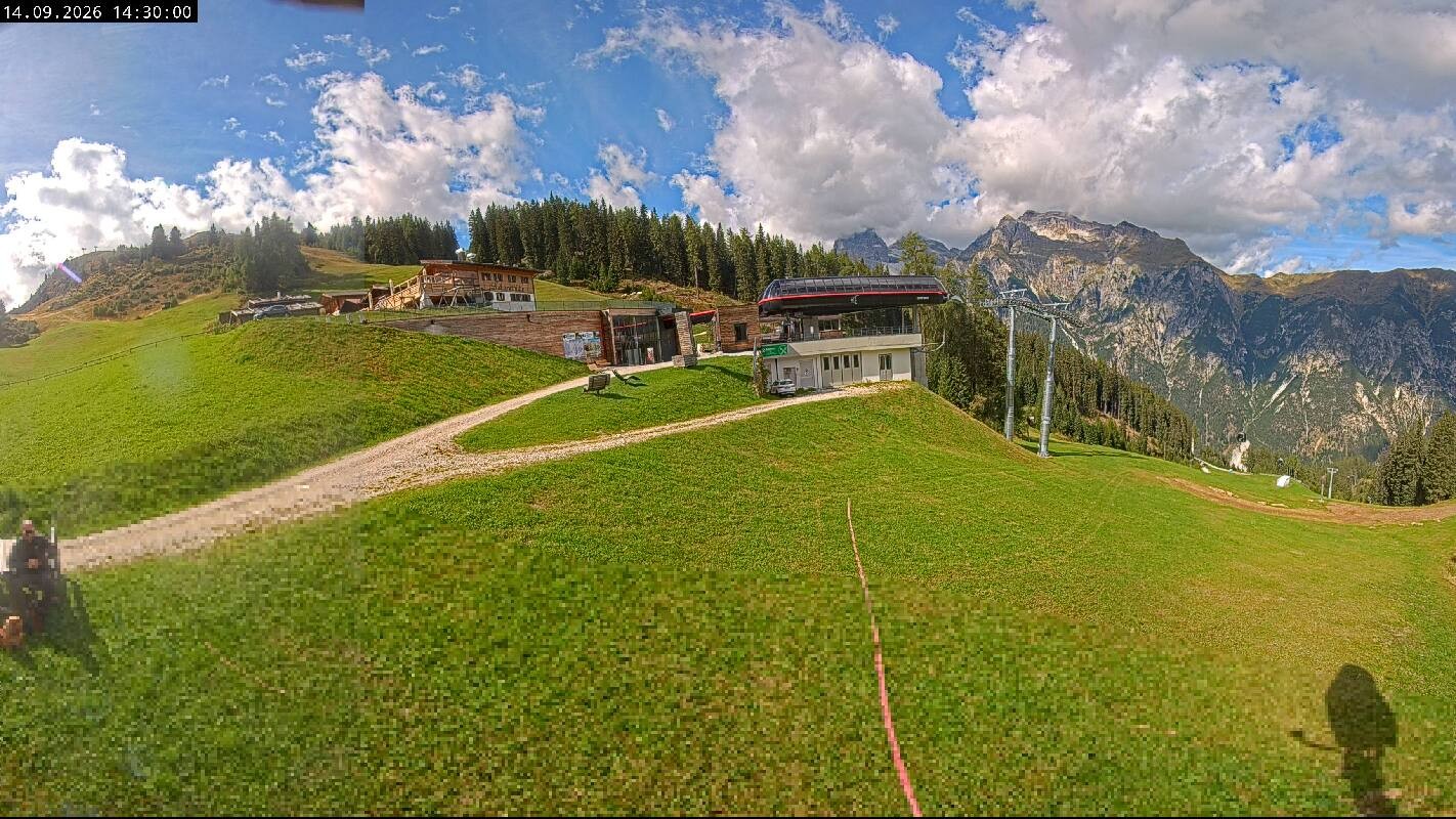 Archiv Foto Webcam Ladurns Gondelbahn Bergstation