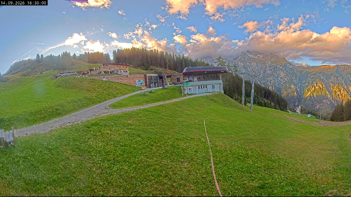Archiv Foto Webcam Ladurns Gondelbahn Bergstation