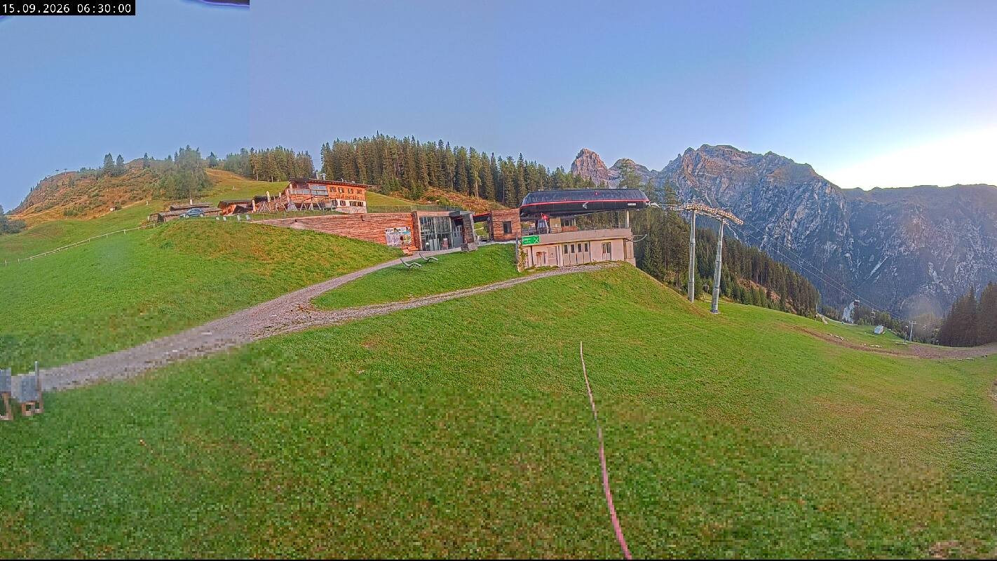 Archiv Foto Webcam Ladurns Gondelbahn Bergstation