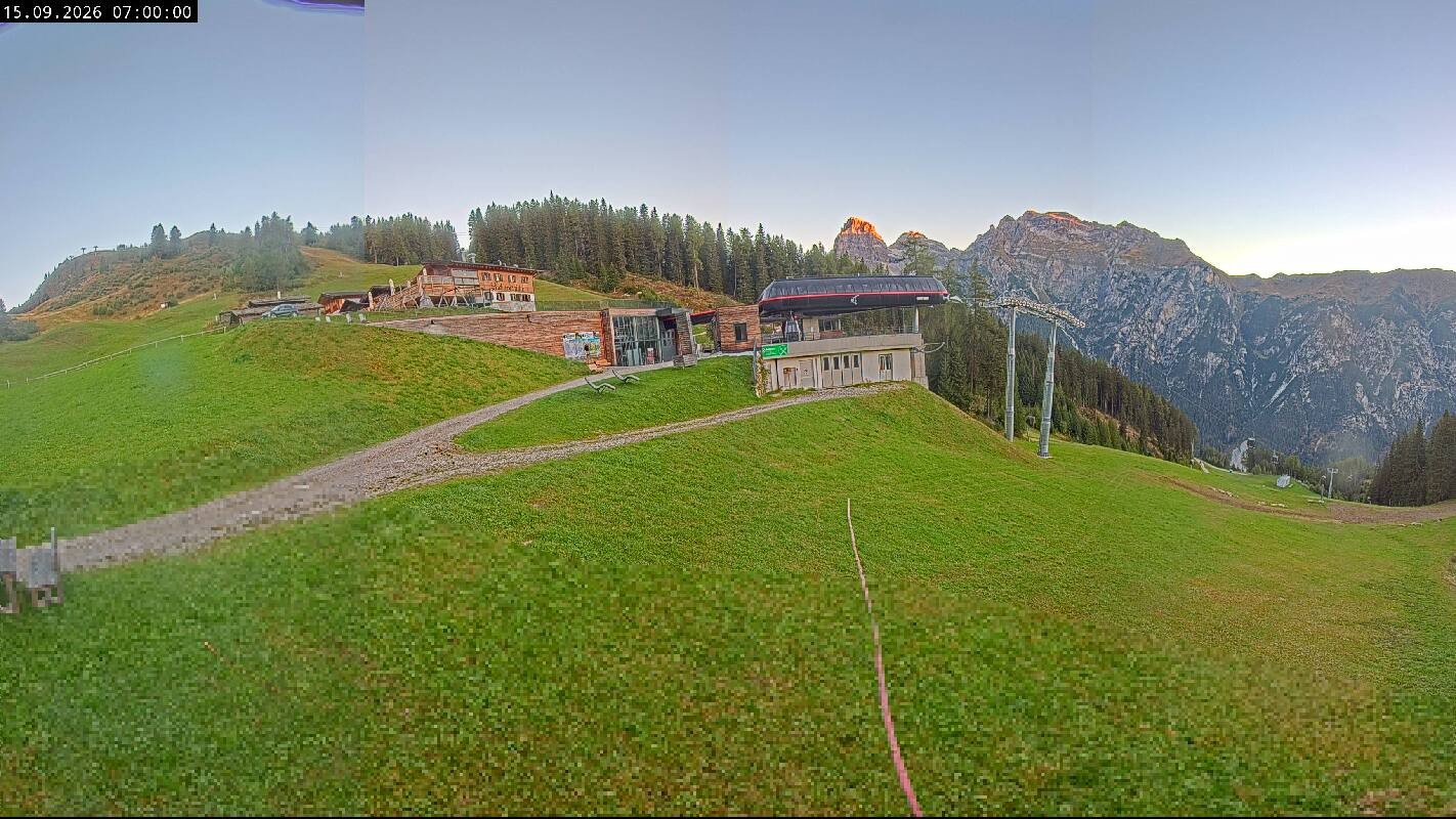 Archiv Foto Webcam Ladurns Gondelbahn Bergstation