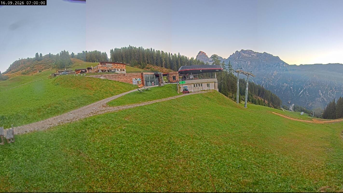 Archiv Foto Webcam Ladurns Gondelbahn Bergstation