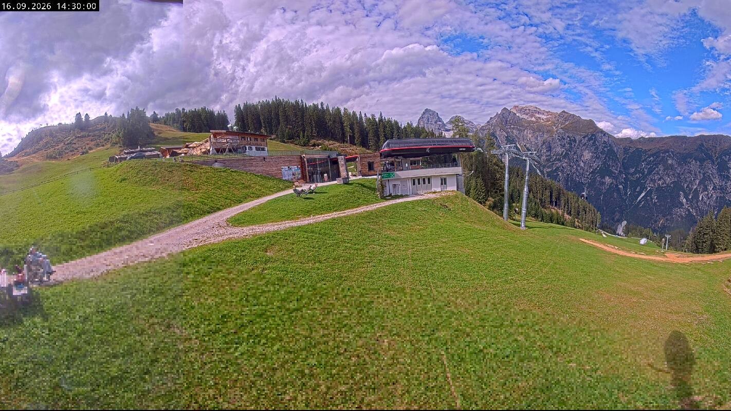 Archiv Foto Webcam Ladurns Gondelbahn Bergstation