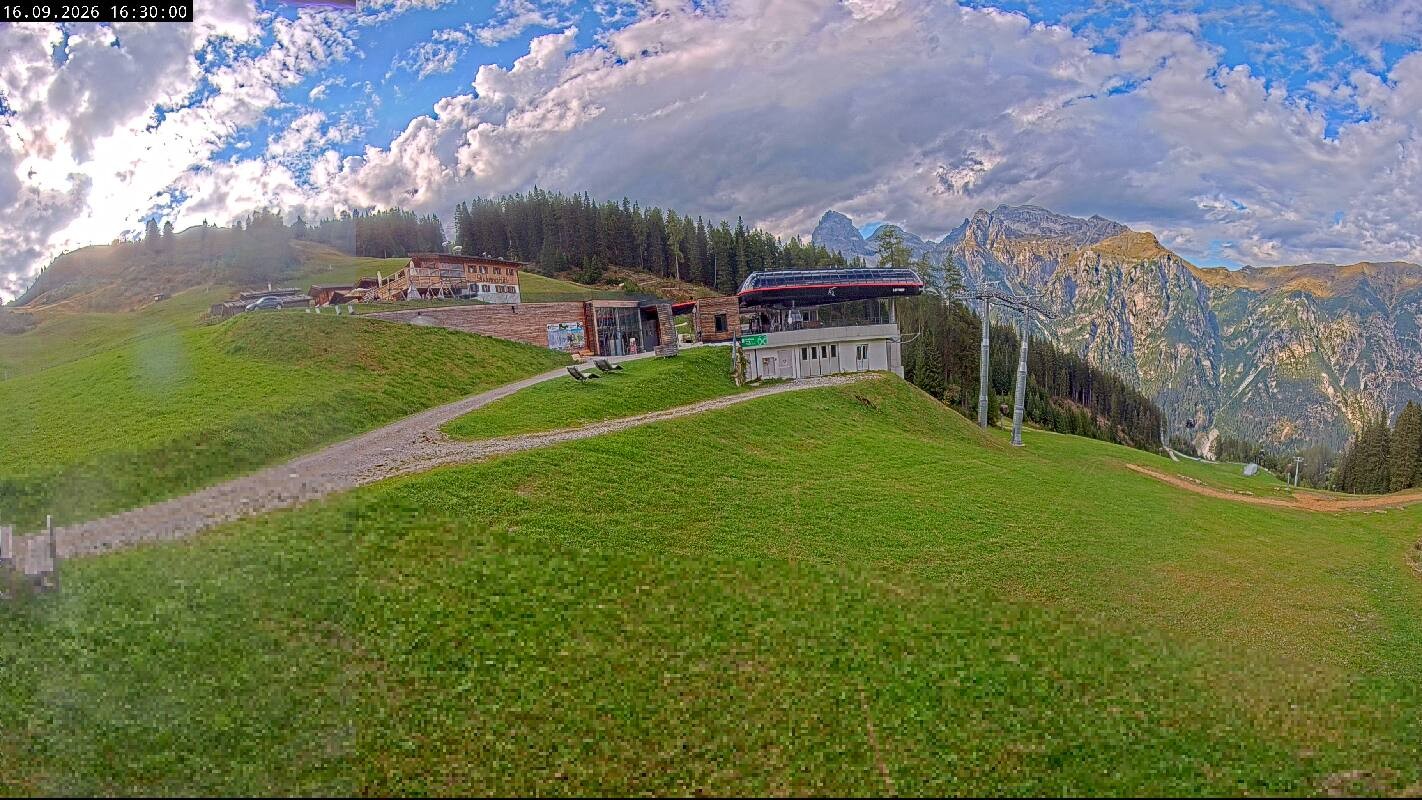 Archiv Foto Webcam Ladurns Gondelbahn Bergstation