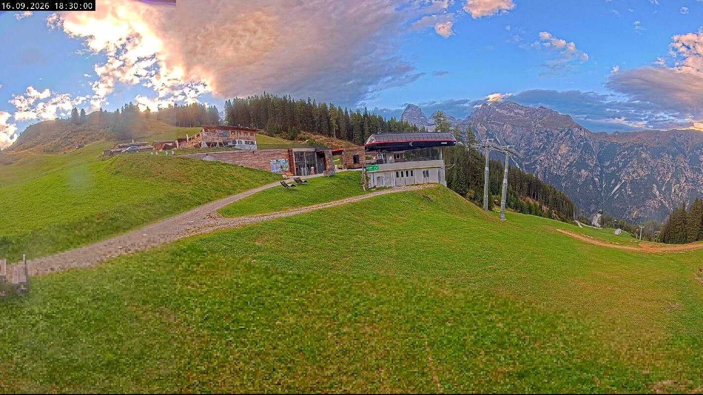 Archiv Foto Webcam Ladurns Gondelbahn Bergstation