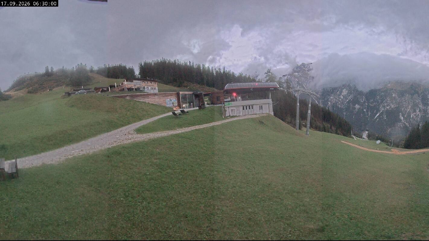 Archived image Webcam Top Station Ladurns gondola