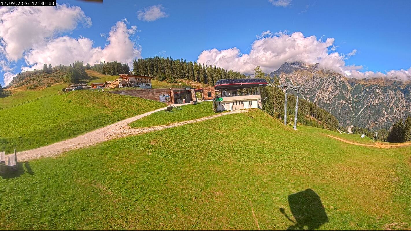 Archived image Webcam Top Station Ladurns gondola