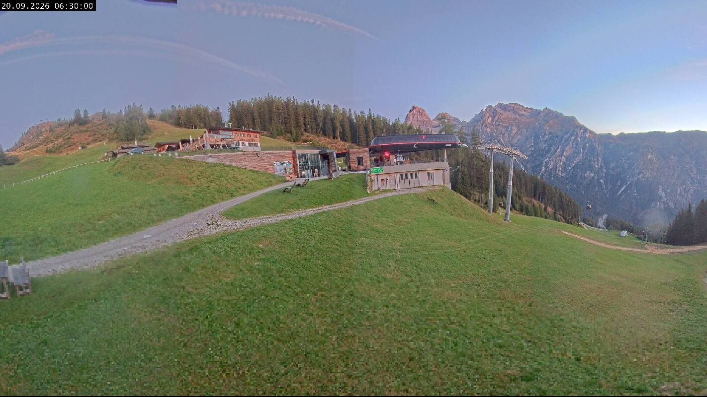 Archiv Foto Webcam Ladurns Gondelbahn Bergstation